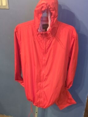 Men's Medium Northwest Bright Red Hooded Windbreaker Rain Jacket Zippers, Cinch